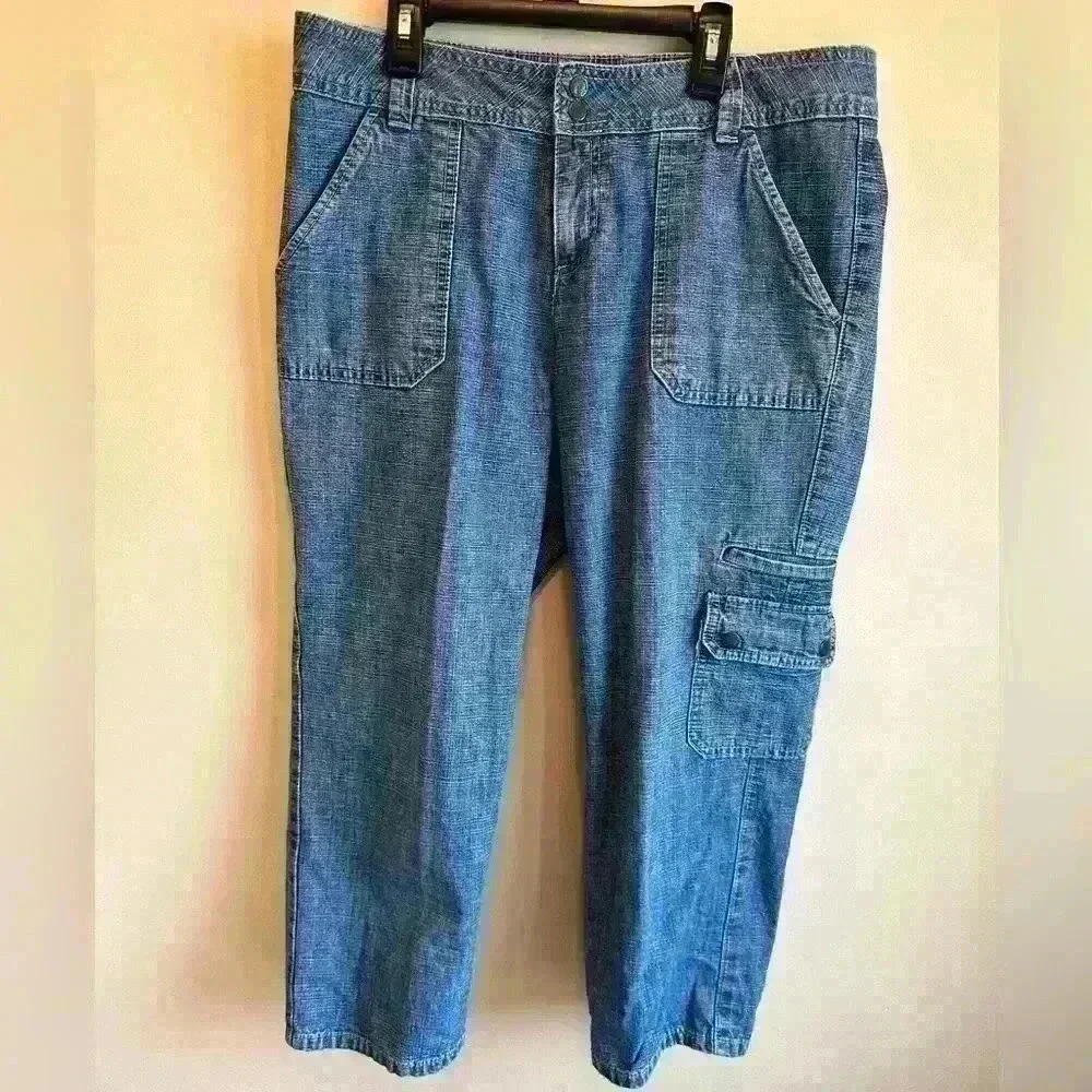 Liz Claiborne Size 10 Women’s Jeans/Capris. - Picture 1 of 10